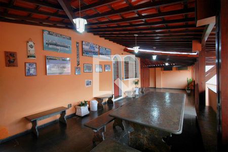 Casa à venda com 330m², 4 quartos e 3 vagasVaranda Coberta Churrasqueira