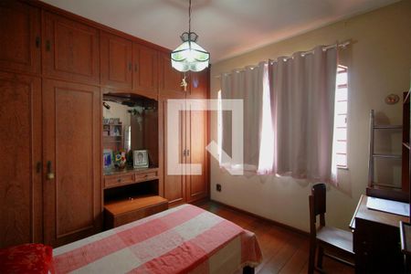 Casa à venda com 330m², 4 quartos e 3 vagasQuarto 2