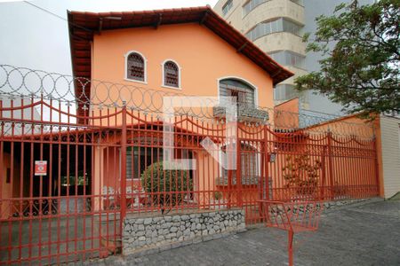 Casa à venda com 330m², 4 quartos e 3 vagasFachada