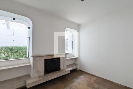 Casa para alugar com 800m², 6 quartos e 4 vagas Casa para alugar com 800m², 6 quartos e 4 vagasSala da lareira