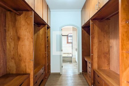 Casa para alugar com 800m², 6 quartos e 4 vagas Casa para alugar com 800m², 6 quartos e 4 vagasCloset da suíte 4
