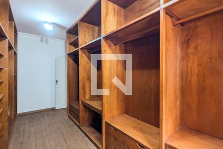 Casa para alugar com 800m², 6 quartos e 4 vagas Casa para alugar com 800m², 6 quartos e 4 vagasCloset da suíte 3