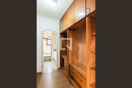 Casa para alugar com 800m², 6 quartos e 4 vagas Casa para alugar com 800m², 6 quartos e 4 vagasCloset da suíte 4