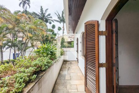 Casa para alugar com 800m², 6 quartos e 4 vagas Casa para alugar com 800m², 6 quartos e 4 vagasVaranda do quarto do quarto 3 e suíte 3