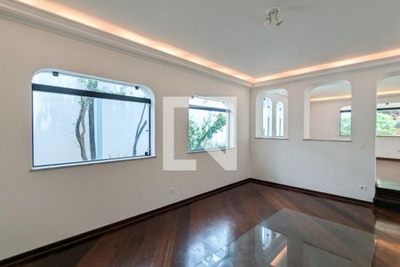 Casa para alugar com 800m², 6 quartos e 4 vagas Casa para alugar com 800m², 6 quartos e 4 vagasSala de jantar