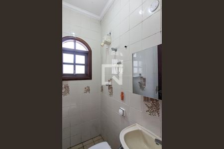 Casa para alugar com 800m², 6 quartos e 4 vagas Casa para alugar com 800m², 6 quartos e 4 vagasBanheiro de serviço