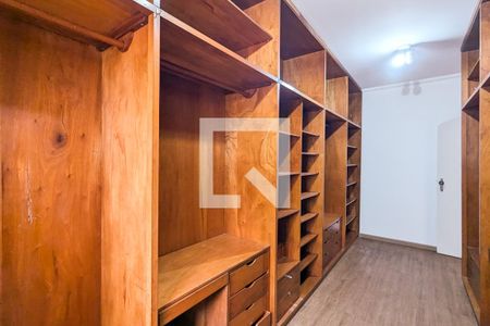 Casa para alugar com 800m², 6 quartos e 4 vagas Casa para alugar com 800m², 6 quartos e 4 vagasCloset da suíte 3