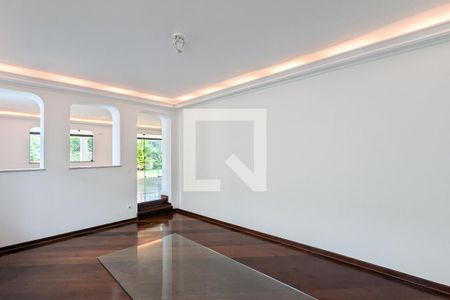 Casa para alugar com 800m², 6 quartos e 4 vagas Casa para alugar com 800m², 6 quartos e 4 vagasSala de jantar