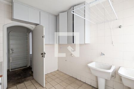 Casa para alugar com 800m², 6 quartos e 4 vagas Casa para alugar com 800m², 6 quartos e 4 vagasÁrea de serviço