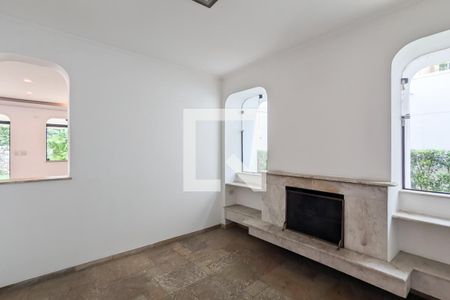 Casa para alugar com 800m², 6 quartos e 4 vagas Casa para alugar com 800m², 6 quartos e 4 vagasSala da lareira