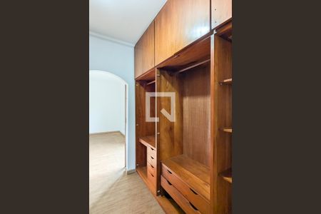 Casa para alugar com 800m², 6 quartos e 4 vagas Casa para alugar com 800m², 6 quartos e 4 vagasCloset da suíte 4