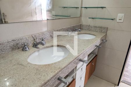 Casa para alugar com 800m², 6 quartos e 4 vagas Casa para alugar com 800m², 6 quartos e 4 vagasSuíte 2