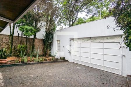 Casa para alugar com 800m², 6 quartos e 4 vagas Casa para alugar com 800m², 6 quartos e 4 vagasGaragem