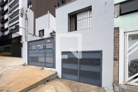 Casa à venda com 200m², 3 quartos e 2 vagas Casa à venda com 200m², 3 quartos e 2 vagasFachada