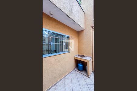 Casa à venda com 193m², 2 quartos e 2 vagas Casa à venda com 193m², 2 quartos e 2 vagasQuintal - Corredor