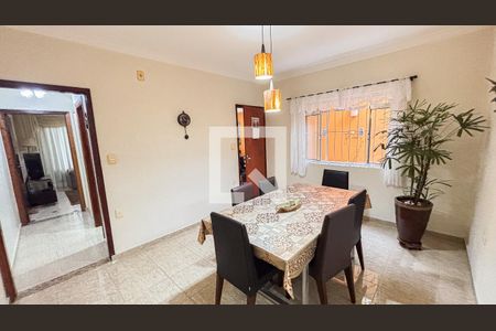 Casa à venda com 193m², 2 quartos e 2 vagas Casa à venda com 193m², 2 quartos e 2 vagasSala de Jantar