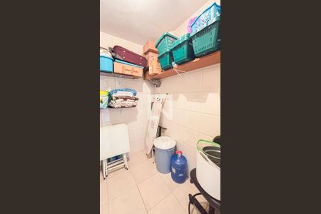 Casa à venda com 193m², 2 quartos e 2 vagas Casa à venda com 193m², 2 quartos e 2 vagasQuarto da Área de Serviço