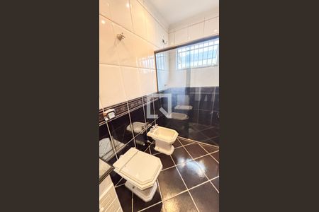 Casa à venda com 193m², 2 quartos e 2 vagas Casa à venda com 193m², 2 quartos e 2 vagasBanheiro