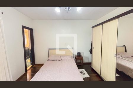 Casa à venda com 193m², 2 quartos e 2 vagas Casa à venda com 193m², 2 quartos e 2 vagasSuite