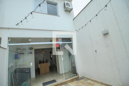 Casa à venda com 146m², 3 quartos e 3 vagas Casa à venda com 146m², 3 quartos e 3 vagasÁrea Externa