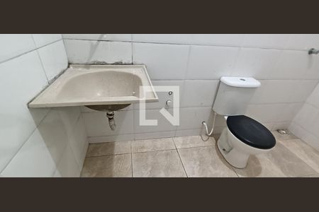 Banheiro de apartamento para alugar com 2 quartos, 40m² em Jardim Record, Taboão da Serra