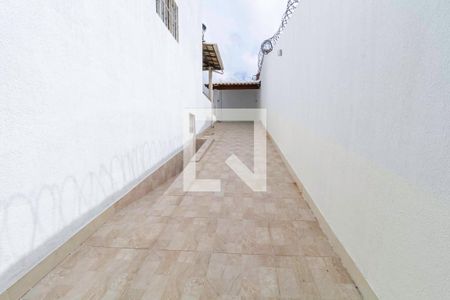 Casa à venda com 240m², 2 quartos e 3 vagas Casa à venda com 240m², 2 quartos e 3 vagasEntrada