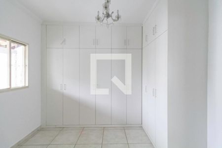 Casa à venda com 240m², 2 quartos e 3 vagas Casa à venda com 240m², 2 quartos e 3 vagasQuarto 1