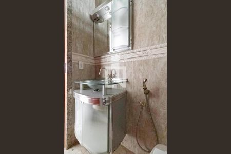 Casa à venda com 240m², 2 quartos e 3 vagas Casa à venda com 240m², 2 quartos e 3 vagasBanheiro social