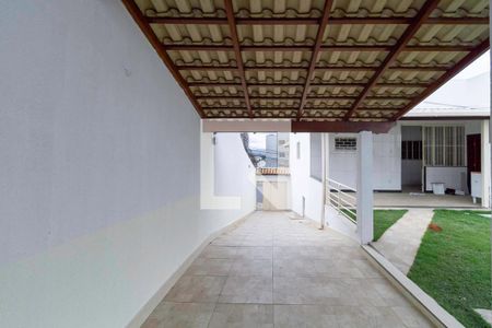 Casa à venda com 240m², 2 quartos e 3 vagas Casa à venda com 240m², 2 quartos e 3 vagasGaragem