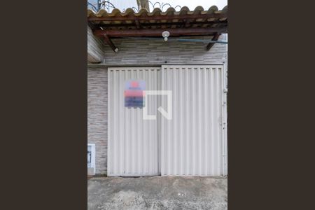 Casa à venda com 240m², 2 quartos e 3 vagas Casa à venda com 240m², 2 quartos e 3 vagasFachada