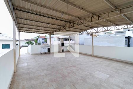 Casa à venda com 240m², 2 quartos e 3 vagas Casa à venda com 240m², 2 quartos e 3 vagasTerraço