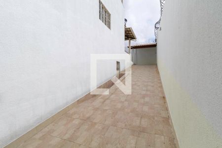 Casa à venda com 240m², 2 quartos e 3 vagas Casa à venda com 240m², 2 quartos e 3 vagasEntrada