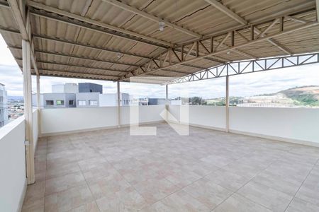 Casa à venda com 240m², 2 quartos e 3 vagas Casa à venda com 240m², 2 quartos e 3 vagasTerraço