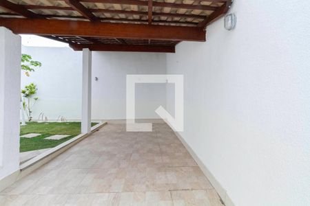 Casa à venda com 240m², 2 quartos e 3 vagas Casa à venda com 240m², 2 quartos e 3 vagasGaragem