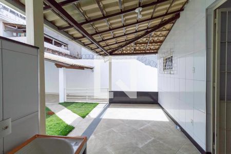 Casa à venda com 240m², 2 quartos e 3 vagas Casa à venda com 240m², 2 quartos e 3 vagasÁrea de serviço