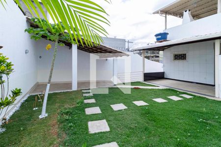 Casa à venda com 240m², 2 quartos e 3 vagas Casa à venda com 240m², 2 quartos e 3 vagasQuintal