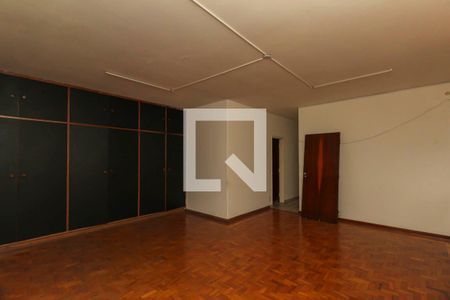 Casa à venda com 313m², 4 quartos e 3 vagasSuite