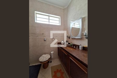 Casa à venda com 240m², 3 quartos e 3 vagasBanheiro