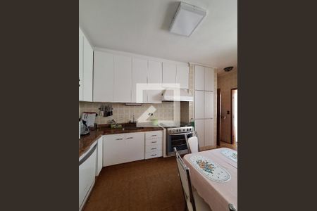 Casa à venda com 240m², 3 quartos e 3 vagasCozinha