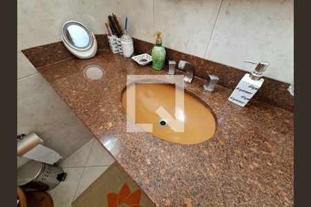 Casa à venda com 240m², 3 quartos e 3 vagasBanheiro