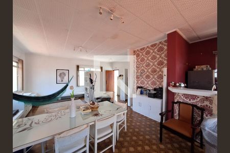 Casa à venda com 240m², 3 quartos e 3 vagasSalão