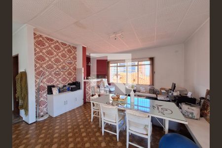 Casa à venda com 240m², 3 quartos e 3 vagasSalão