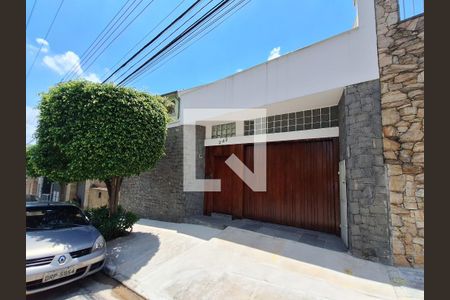 Casa à venda com 240m², 3 quartos e 3 vagasFachada