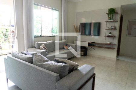 Casa à venda com 320m², 5 quartos e 4 vagasSala