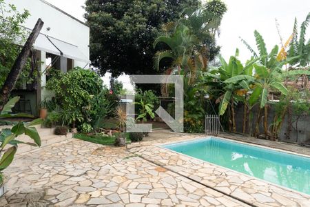 Casa à venda com 320m², 5 quartos e 4 vagasQuintal