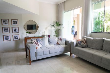 Casa à venda com 320m², 5 quartos e 4 vagasSala