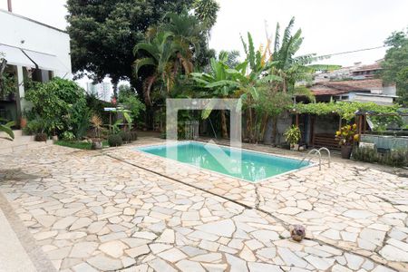 Casa à venda com 320m², 5 quartos e 4 vagasQuintal