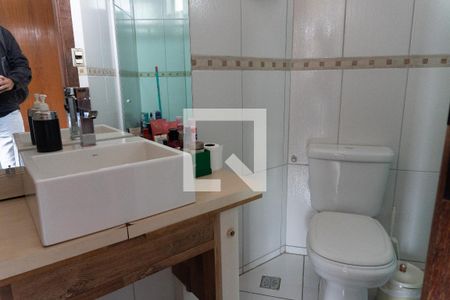 Casa à venda com 320m², 5 quartos e 4 vagasBanheiro 2