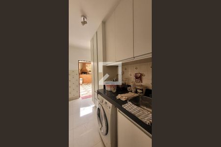 Casa à venda com 342m², 4 quartos e 4 vagasLavanderia