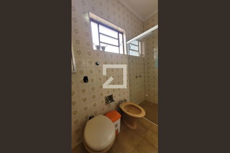 Casa à venda com 342m², 4 quartos e 4 vagasBanheiro Social